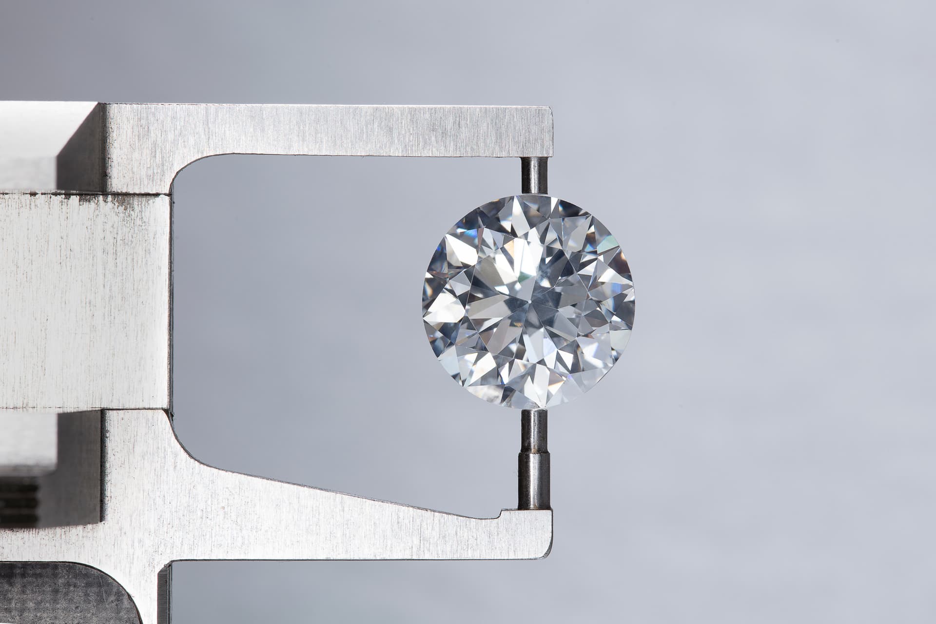 Rachat platine et pierres précieuses à Paris 3e
